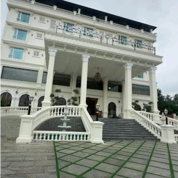 Captains Crown Hotels & Resorts, hotel in Kushālnagar