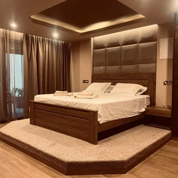 Oasis Penthouse Luxury Suite, hotel en Limassol