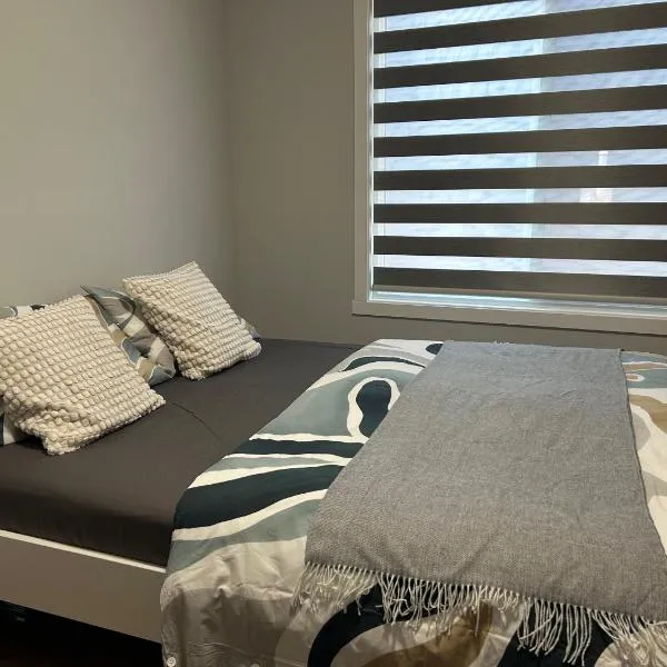 1-bedroom suite, 20 minutes from the airport, with a kitchen, hotel in Edmonton