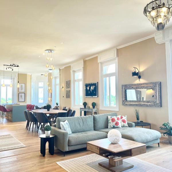 20ppl Central LUX Danube 180 degree View, AC in 7BR 5BA, Budapest