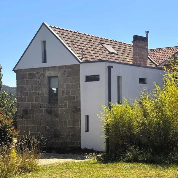 A casa dos Parladoiros, hotel in Mos