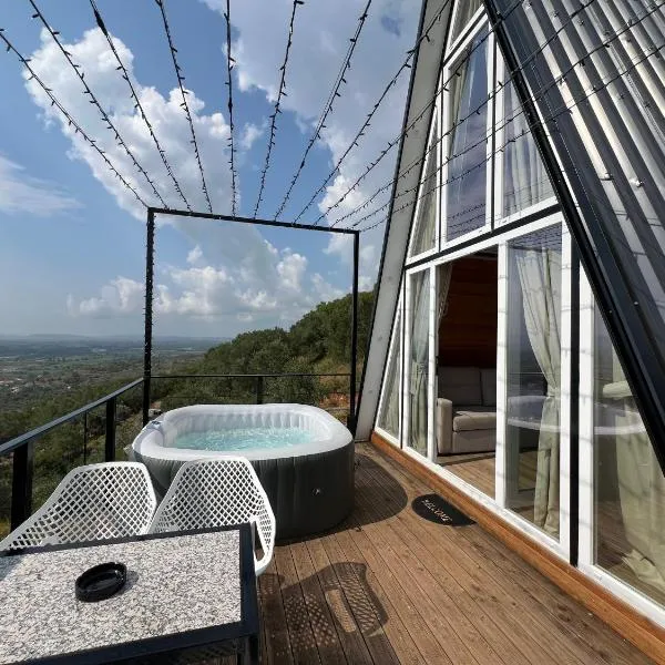 Doel House Zues - Hot Tub Villa & Scenic View, hotel v destinácii Shkodër