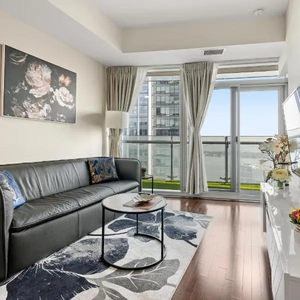 Luxury Lakeview Downtown Condo, CN Tower, Rogers Center, Scotia Arena, Lake View with Free Parking, hotel en Toronto