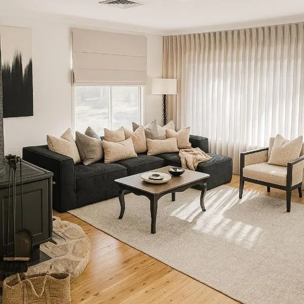 Fun Family Escape in Charming Medowie near Nelson Bay, hotel v mestu Medowie