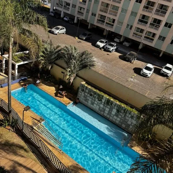 Apto aconchegante com piscina aquecida, garagem e metrô próximo, hôtel à Brasilia