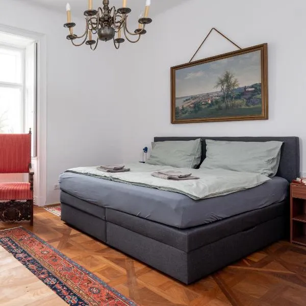 Small apartment with 24-hour check-in, hotel in Schwechat