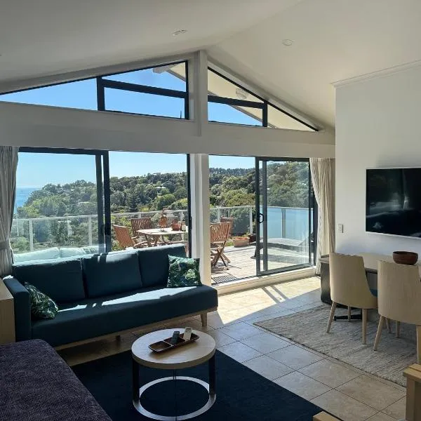 Palm Breeze Getaway-Waiheke Island Resort Premium 95m Villa, hotel in Waiheke Island