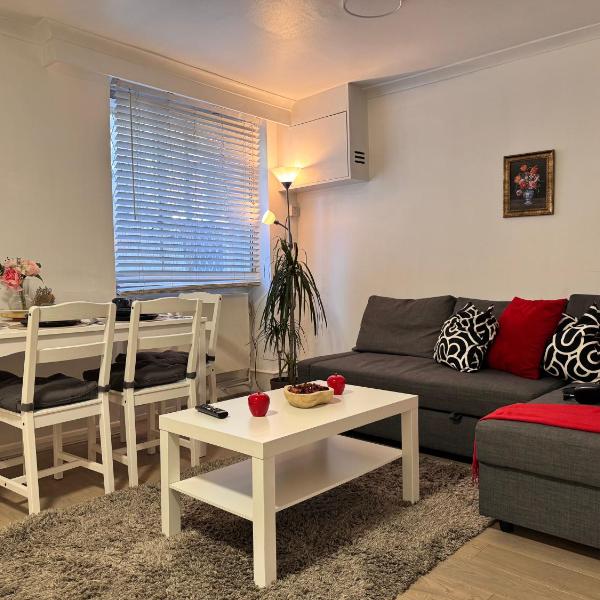 Stylish Entire Apartment with Private Garden in Camden, Central London, Лондон