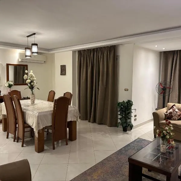 Luxury Furnished Apartment, hotel i Kairo