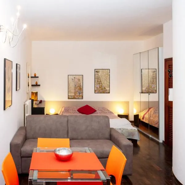 Casa di Flo - Medieval City Centre with WiFi & AC、フェラーラのホテル