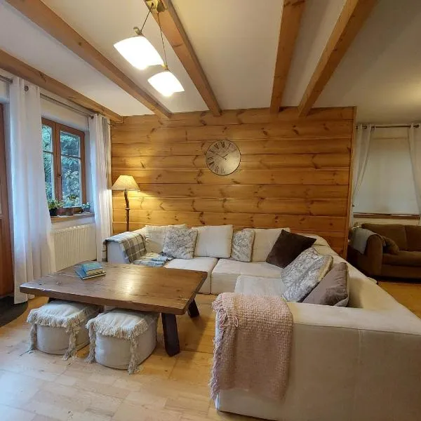 Dębowa Dziupla, hotel in Białowieża