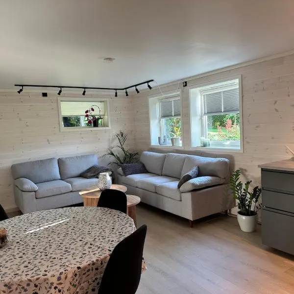 Bright and cozy apartment on Tau, hôtel à Strand