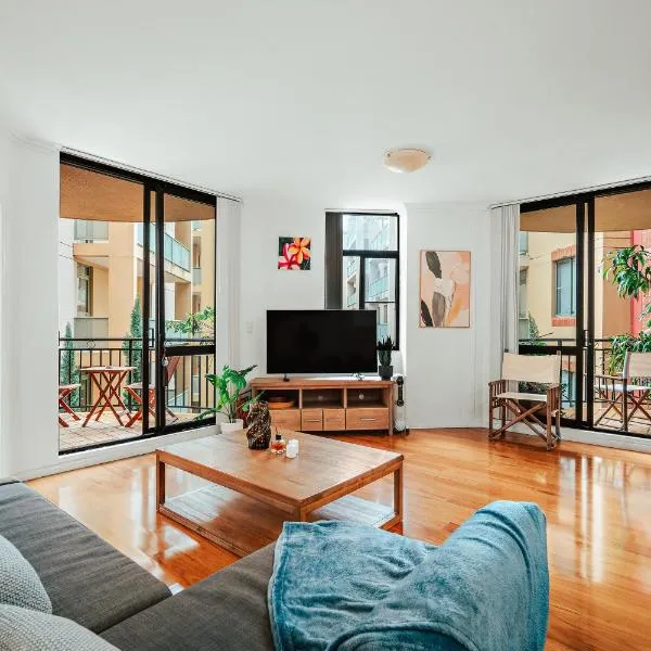 2 Bedroom Apartment Pyrmont with Balcony, hotel in Sydney
