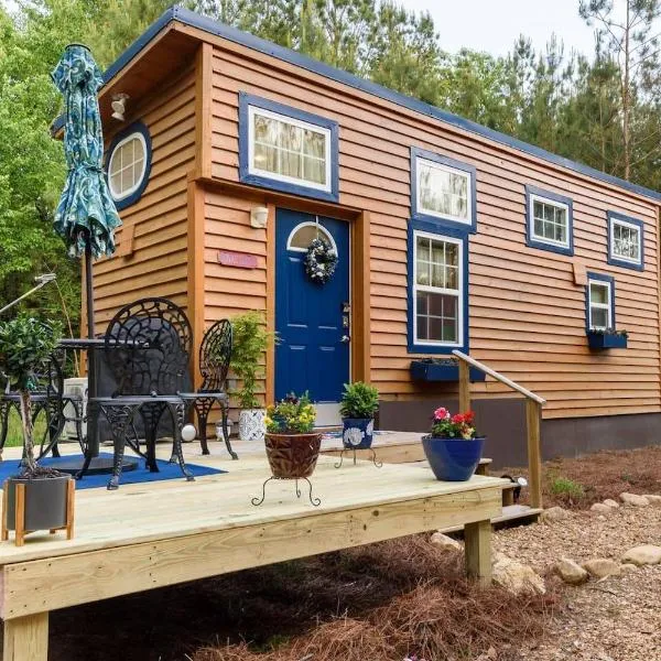 True Tiny Home & Community - 6 Mins To Downtown – hotel w mieście Mentone