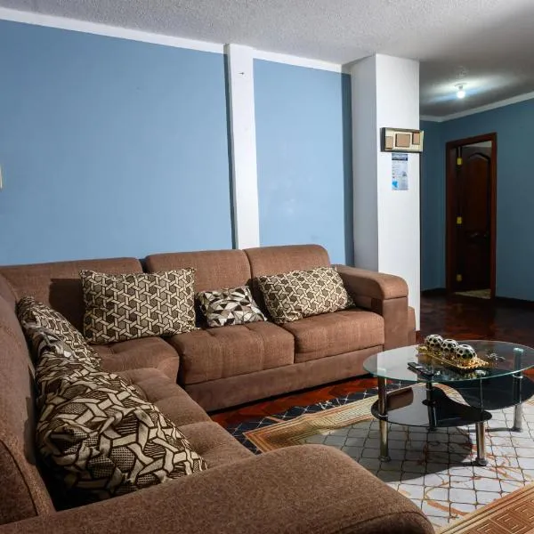 Hermoso y cómodo loft con vista a los nevados, hotel in Riobamba