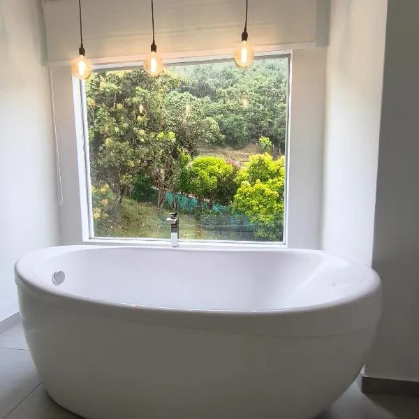 Mirador samsara Suite Luxury Tina vista a la montaña, hotell sihtkohas La Calera