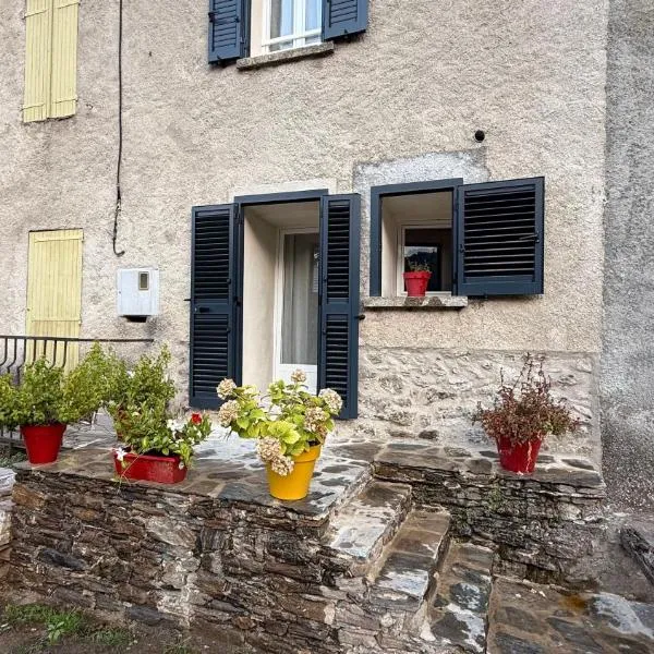 Maison de village, hôtel à Stazzona