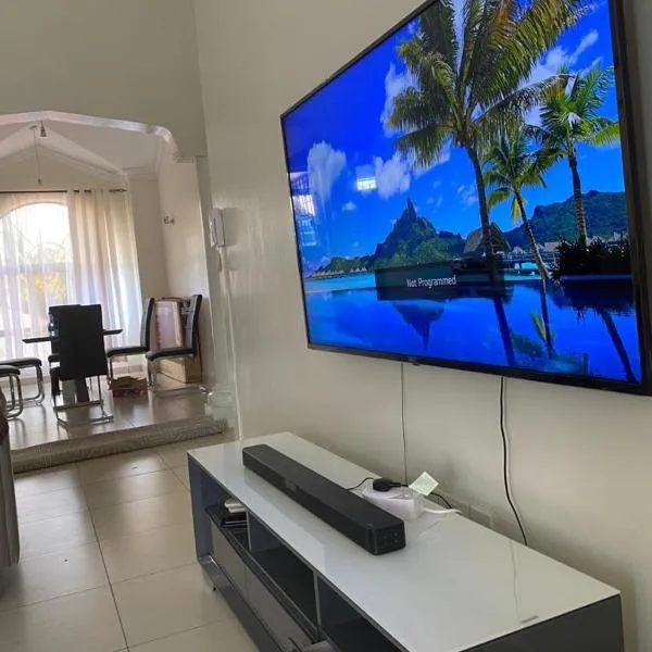 SEBULENI SEAVIEW LUXURY HOMESTAY WALK TO NYALI BEACH Mombasa, hotel in Mombasa