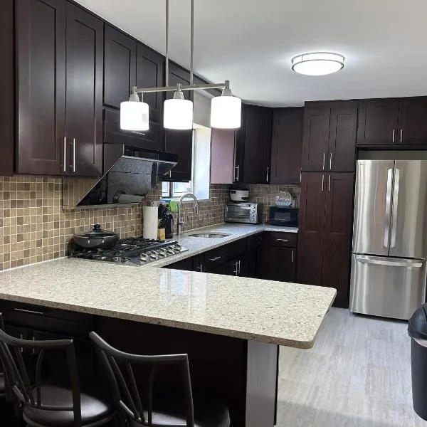 NYC Bayside LIRR Cozy Suite, hotel i Bayside