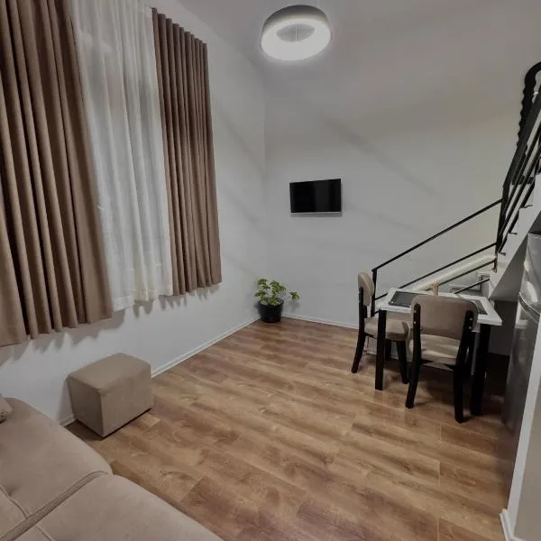 Nest Apartments, хотел в Тирана