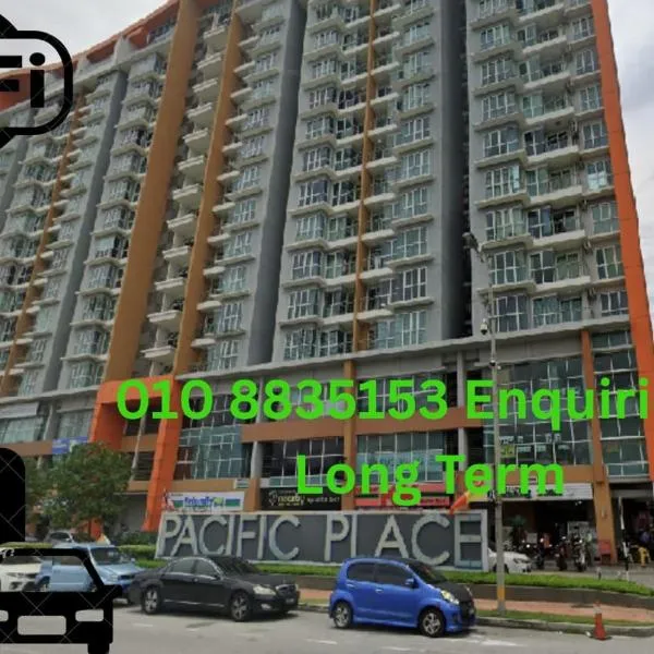 Pacific Place Ara Damansara LRT Pool Parking Kitchen By Kenangan Homes, hotel in Petaling Jaya