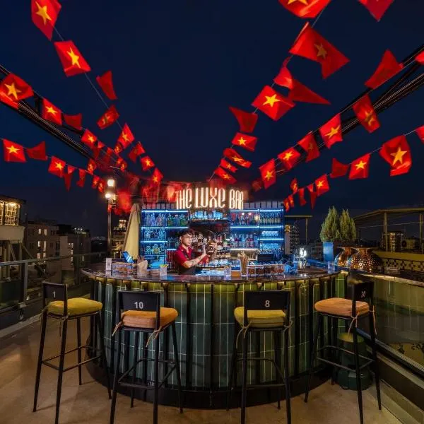 Le Premier Hotel & Rooftop Bar, hotel in Hanoi