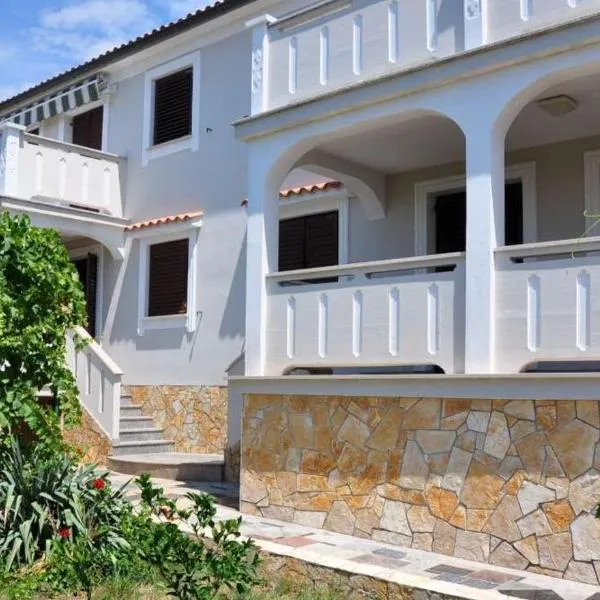 Apartments Kalsan, hotel in Novalja