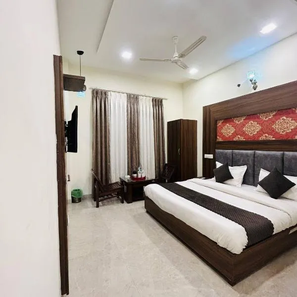 Hotel Woods Lark by Sidham Group # Budget friendly comfortable Stay, מלון בZirakpur