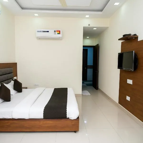 Hotel Woods Lark by Sidham Group # Budget friendly comfortable Stay, hotel in Zirakpur