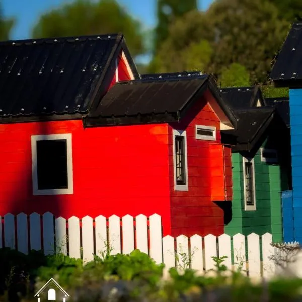 KUMA KUMI VILLAGE - Colorful Cabins in Maribaya, Lembang, hotel in Patrol