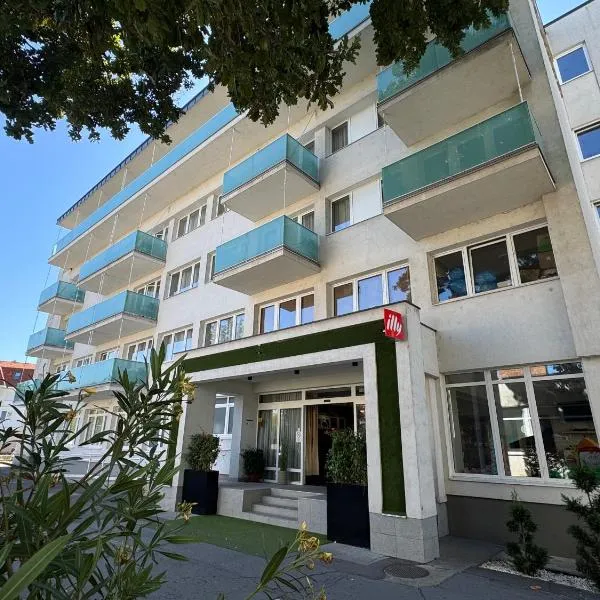 Hotel Aurum Family "A"，位于豪伊杜索博斯洛的酒店