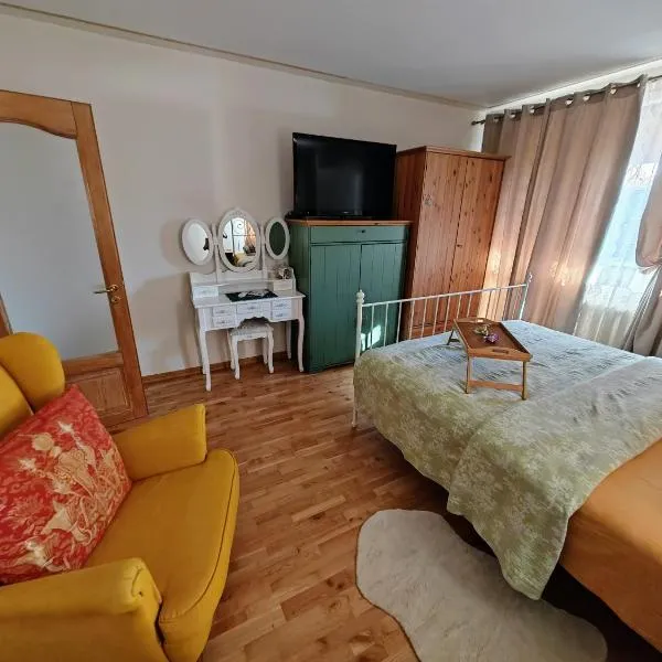 CASA DE SUB MAGURA, hotel di Simeria