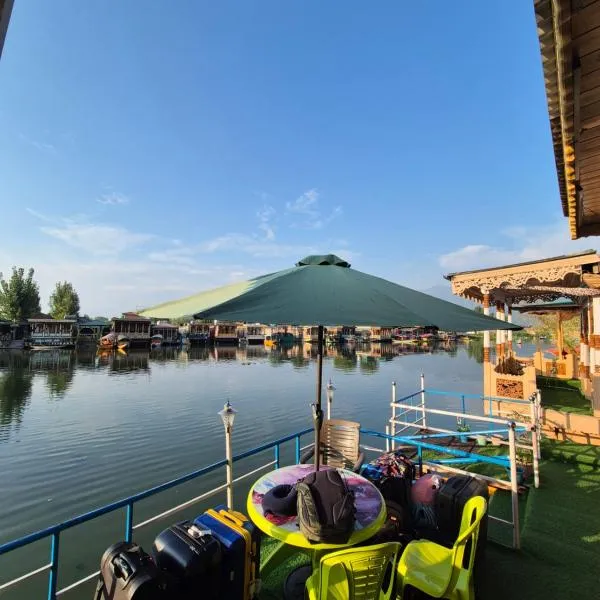 Houseboat Young Life, hotel in Srinagar