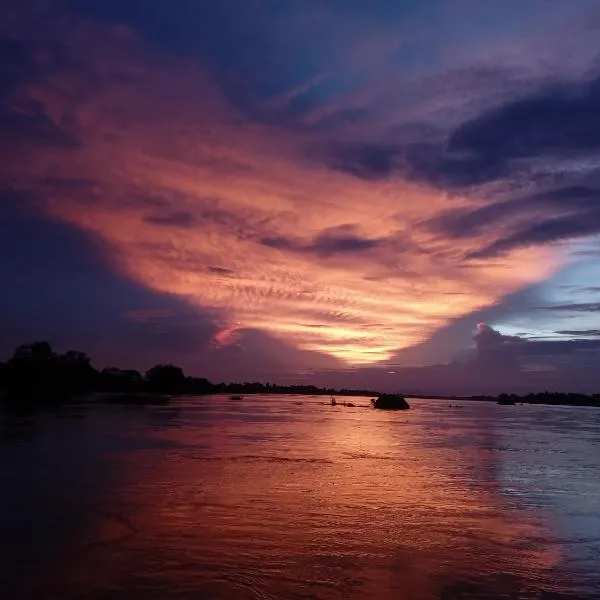 Sunset bar bungalows, hotel di Don Det