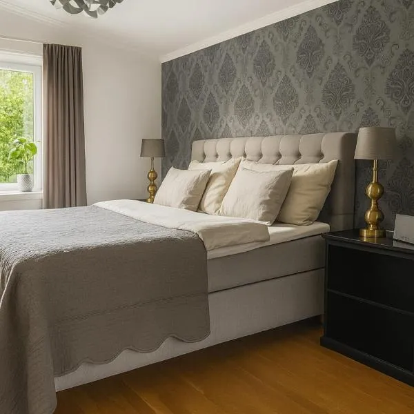 Central mysig villa 5-personer, hotel in Uddevalla