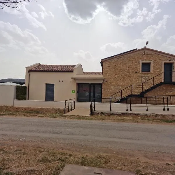 Albergue Cafetería La Parada, hotel in Villarquemado