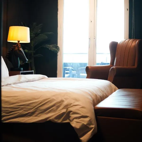 Gold Crest Mall Luxury Apartments with Balcony by NestNow in DHA Phase 4 Lahore, hotel en Lahore