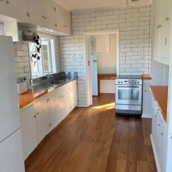 Raglan Beach Bungalow, hotell sihtkohas Raglan