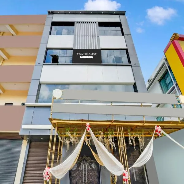 Super Townhouse Anisabad Near Mahavir Sansthan, ξενοδοχείο σε Khagaul