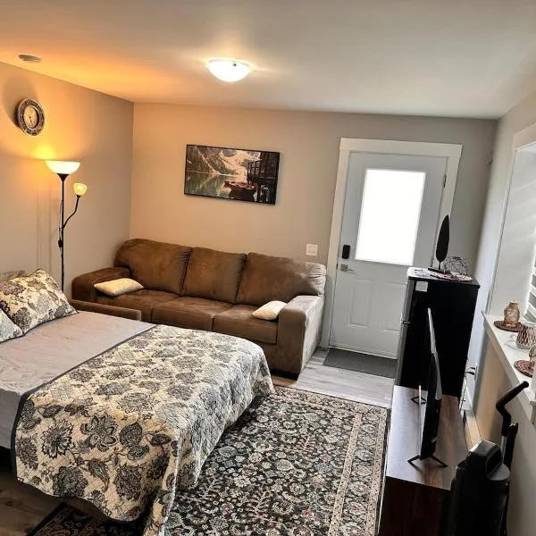 East Coast Cozy by Wastis-Easy Hwy, City & Airport Access plus Free Parking, hotel in Lower Sackville