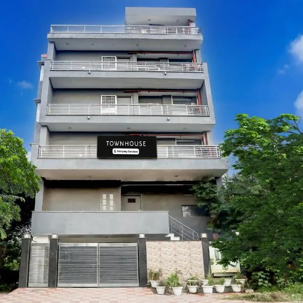Super Townhouse Rohini Sector 24, ξενοδοχείο στο Νέο Δελχί