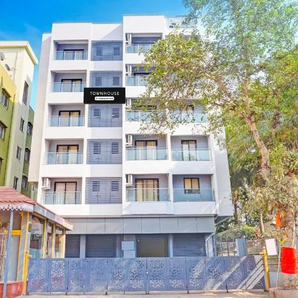 Super Townhouse Amanora Park Town Formerly Samrat Inn, hotel en Pune