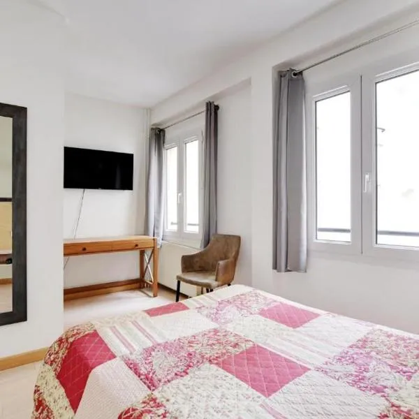 Hôtel Dauphine - Dijon Centre Gare - Accès Autonome - Boîte à Clés & Gardien 24 h sur 24 - Parking Public Dauphine, hotel in Dijon