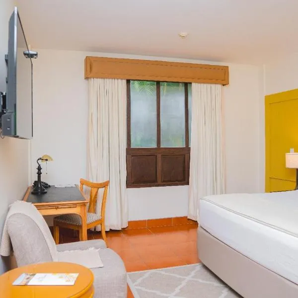 Hotel Los Portales, מלון בצ'יננדגה