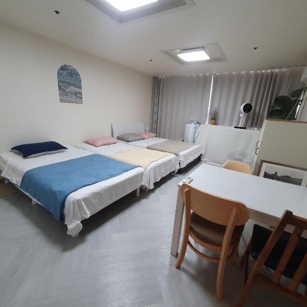 house with a great view and elevator access near Hongdae Ipgu Station, Сеул