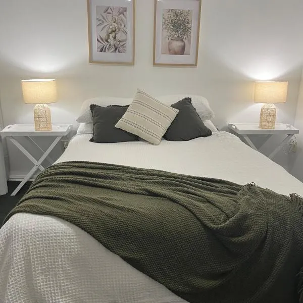 Modern guesthouse right in town, hotel in Motueka