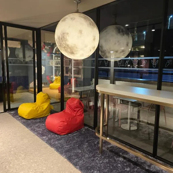 ARNI HER Ladies Hotel - Female Only, отель в Бангкоке