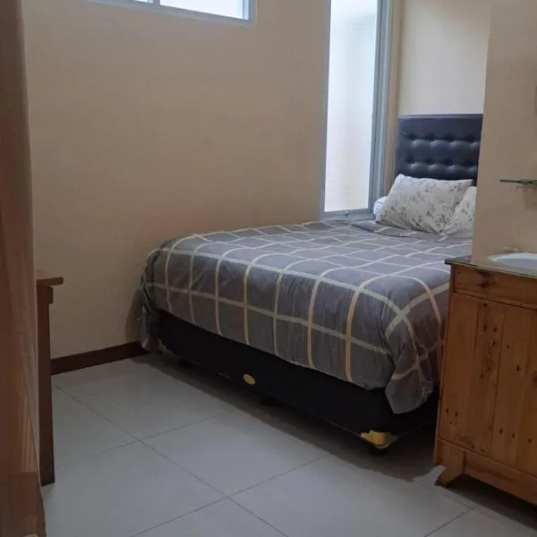 G10 Guest House Near Asia Afrika Bandung, hotel in Bandung