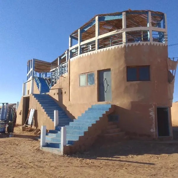 Titanic hôtel restaurant & désert excursions lac irik，Foum Zguid的飯店