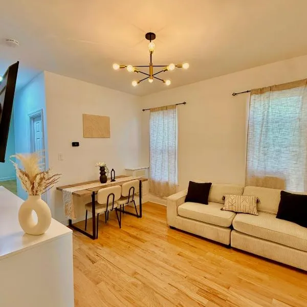 Spacious 3BR Apartment - 12min Newark Airport -Near NYC & Malls, hôtel à Newark